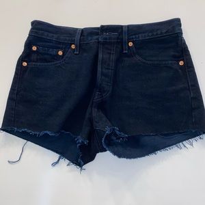 Levi’s Dark Wash Denim Shorts! Size: 27